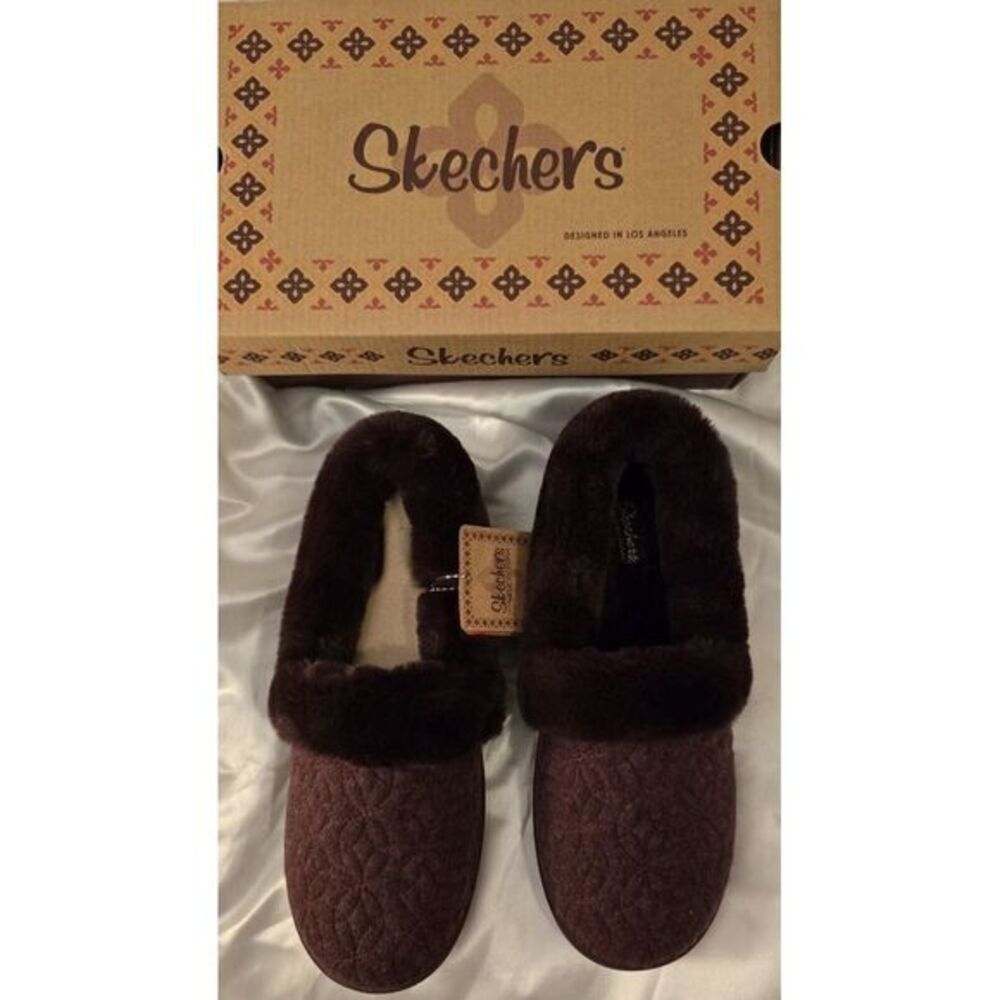 Skechers Memory‎ Foam Cozy Campfire Quilted Faux Fur Vegan Slippers Burgundy 8